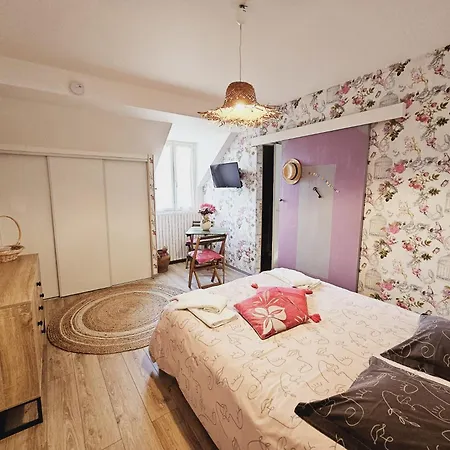 La Tour Des Quatre Chemins Apartment *