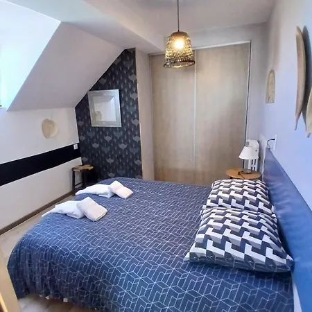 La Tour Des Quatre Chemins Apartment *