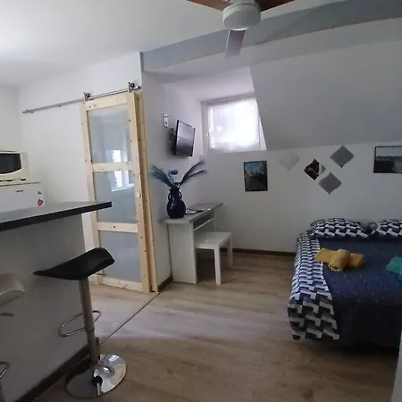 La Tour Des Quatre Chemins Apartment *