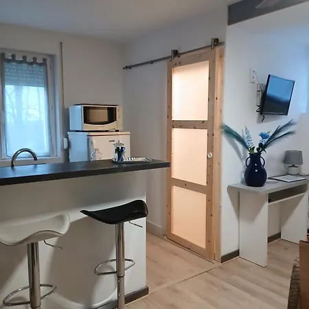 Apartment La Tour Des Quatre Chemins